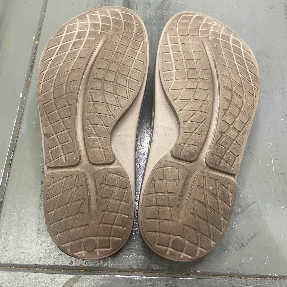 OOFOS OOlala Womens Sz 6 Recovery Flip Flop Thong Tan Beige Sandals EU 37 - Picture 7 of 10